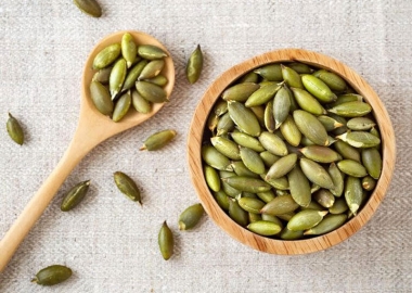 Hạt bí giàu dinh dưỡng nhưng có một số lưu ý đặc biệt khi dùng